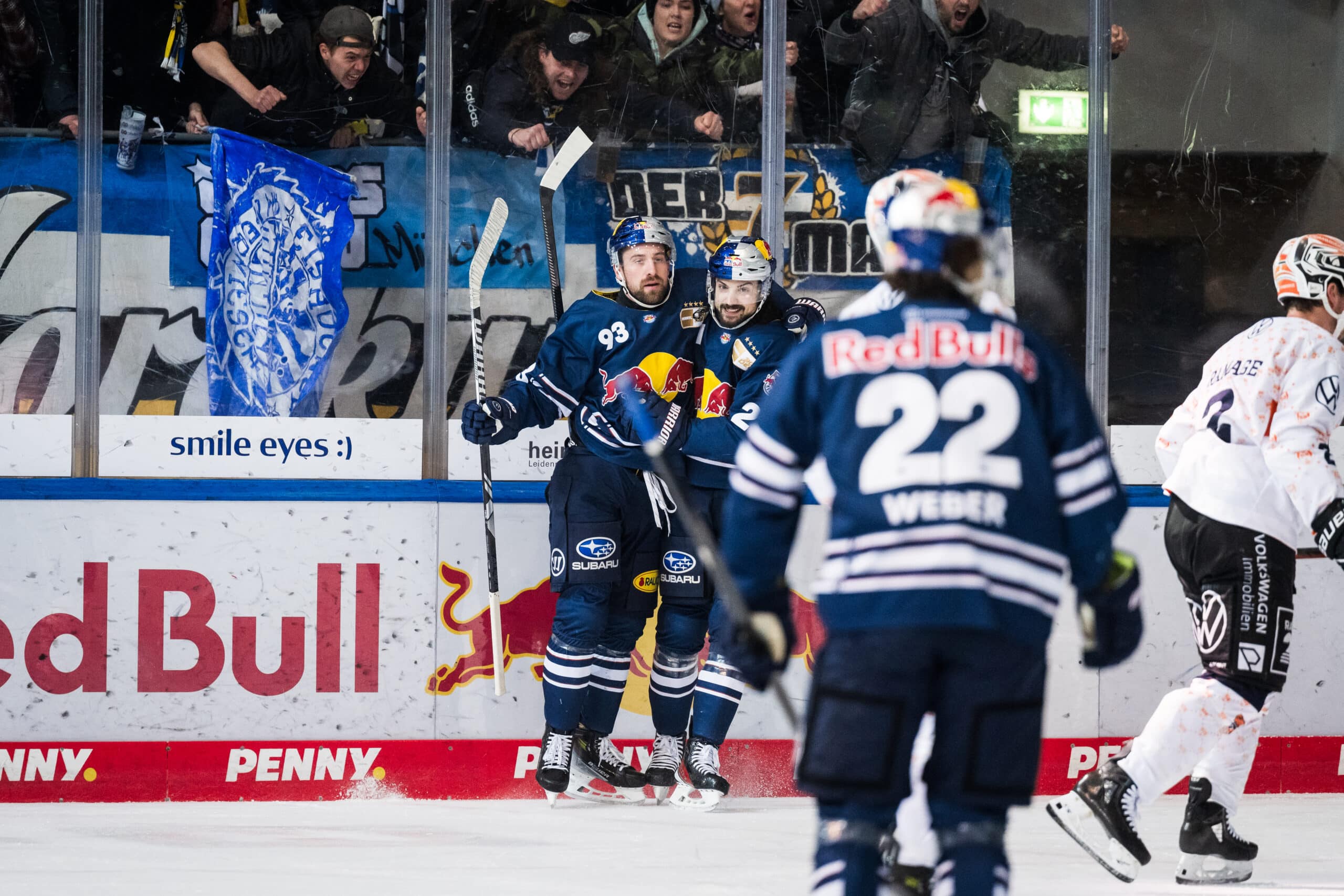 EHC Red Bull München zieht dank hauchdünnem Erfolg an Grizzlys