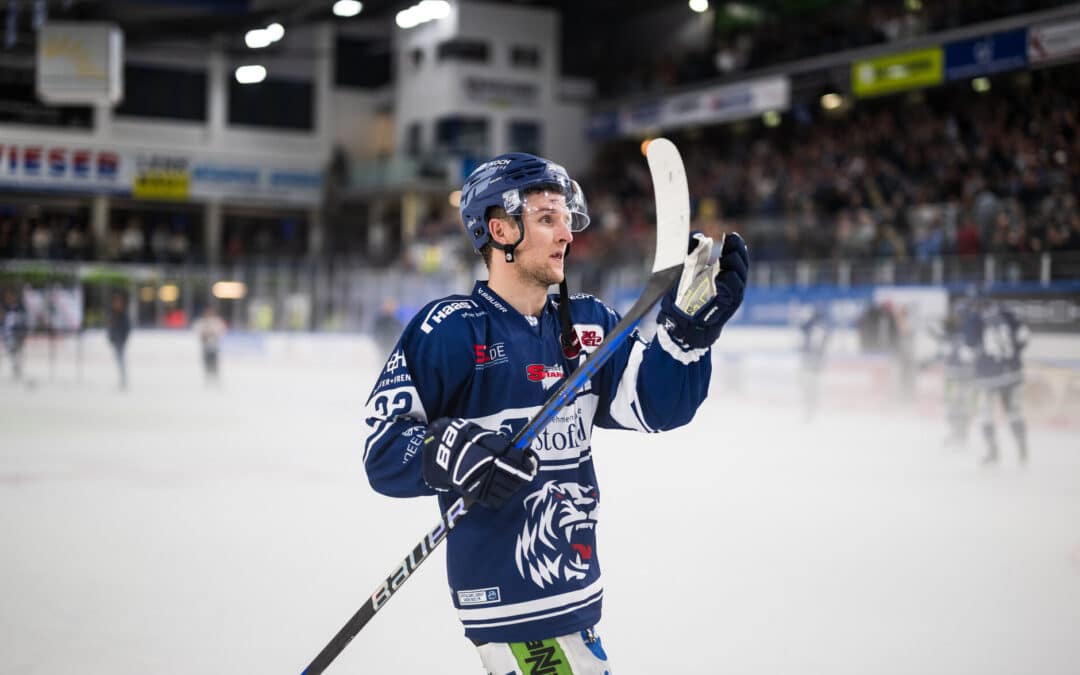 Straubing Tigers erklimmen Tabellenspitze im Derby gegen Ingolstadt