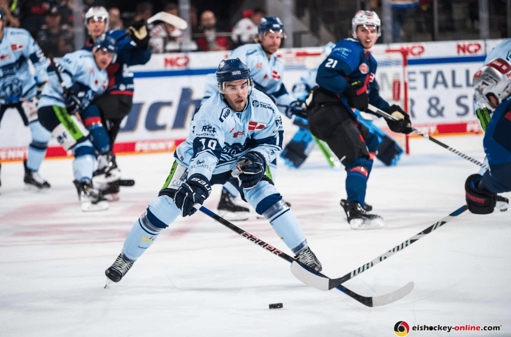 Elf Tore im Derby zwischen Straubing Tigers und Nürnberg Ice Tigers