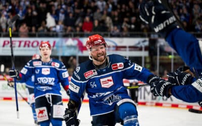 Schwenningen müht sich gegen Iserlohn Roosters zum Sieg