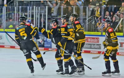 Krefeld Pinguine bei Sieg über Kassel mit DEL2-Zuschauerrekord / Stürmer der Eispiraten Crimmitschau beenden ihre Torflaute und siegen gegen Ravensburg