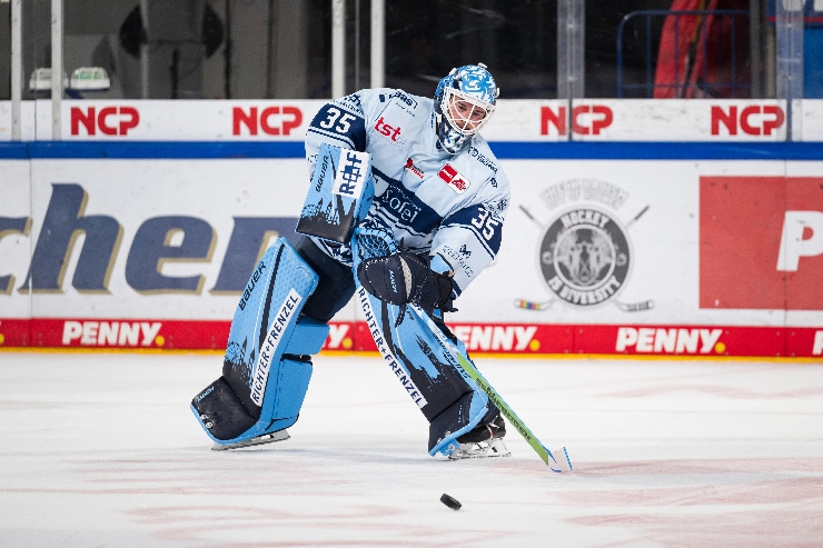 Ebenbürtige Iserlohn Roosters machen Straubing Tigers das Leben schwer