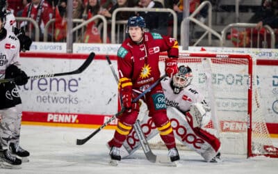 Derbysieg der Kölner Haie über die Düsseldorfer EG in ausverkaufter Arena