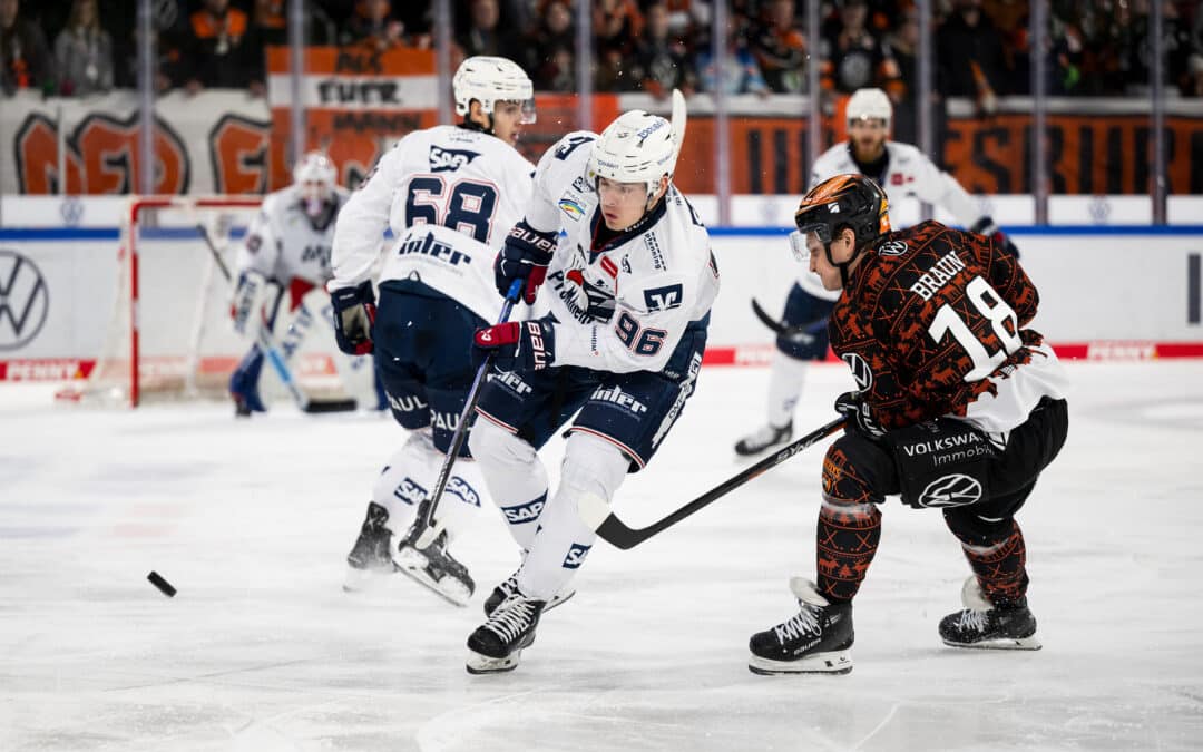 Adler Mannheim mit starkem Auftritt bei den Grizzlys Wolfsburg