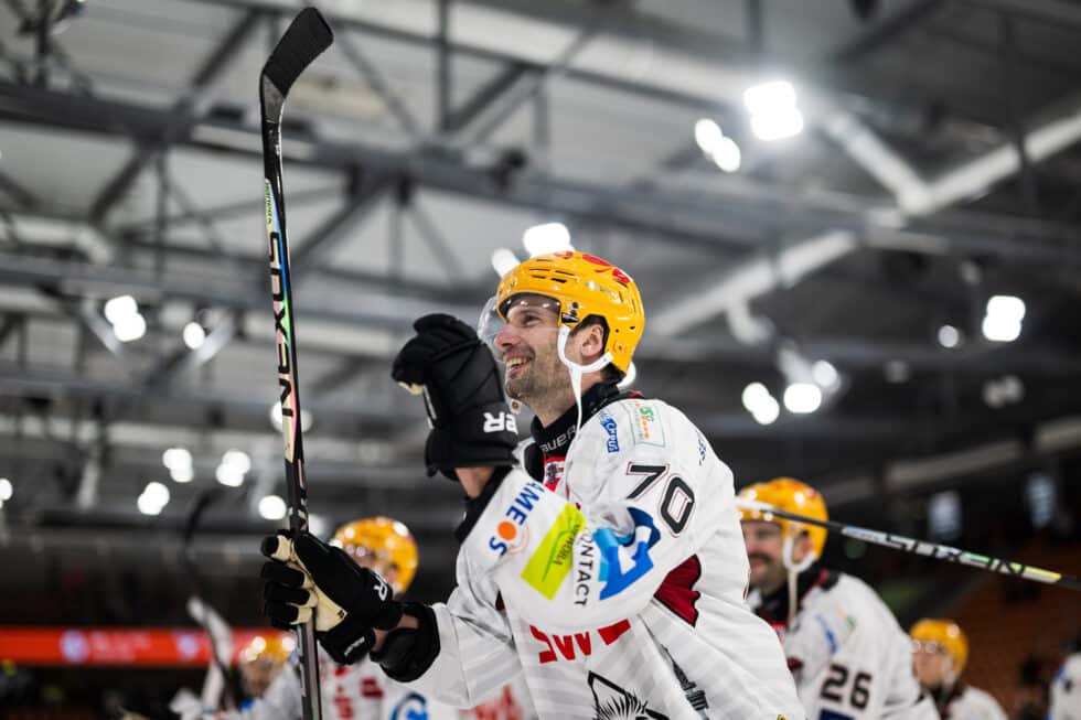 Fischtown Pinguins Bremerhaven übernehmen Tabellenführung - Eishockey ...