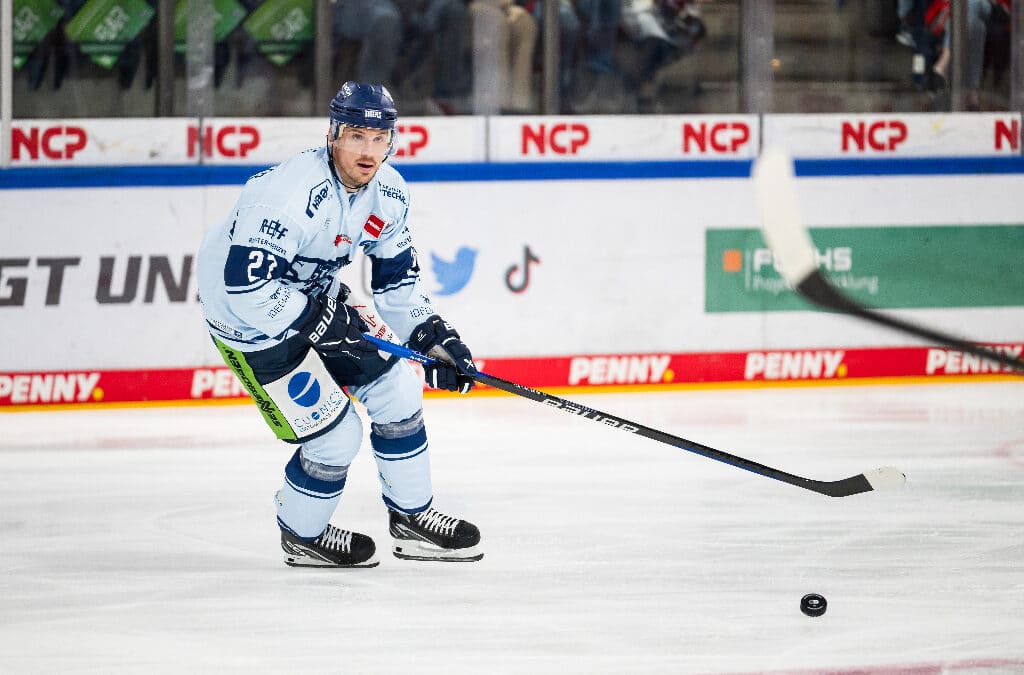 Straubing Tigers schenken Sandro Schönberger Heimsieg gegen Grizzlys Wolfsburg