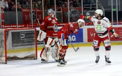 Eispiraten Crimmitschau wehren mit Siegeswillen den ersten Matchpuck von Regensburg ab