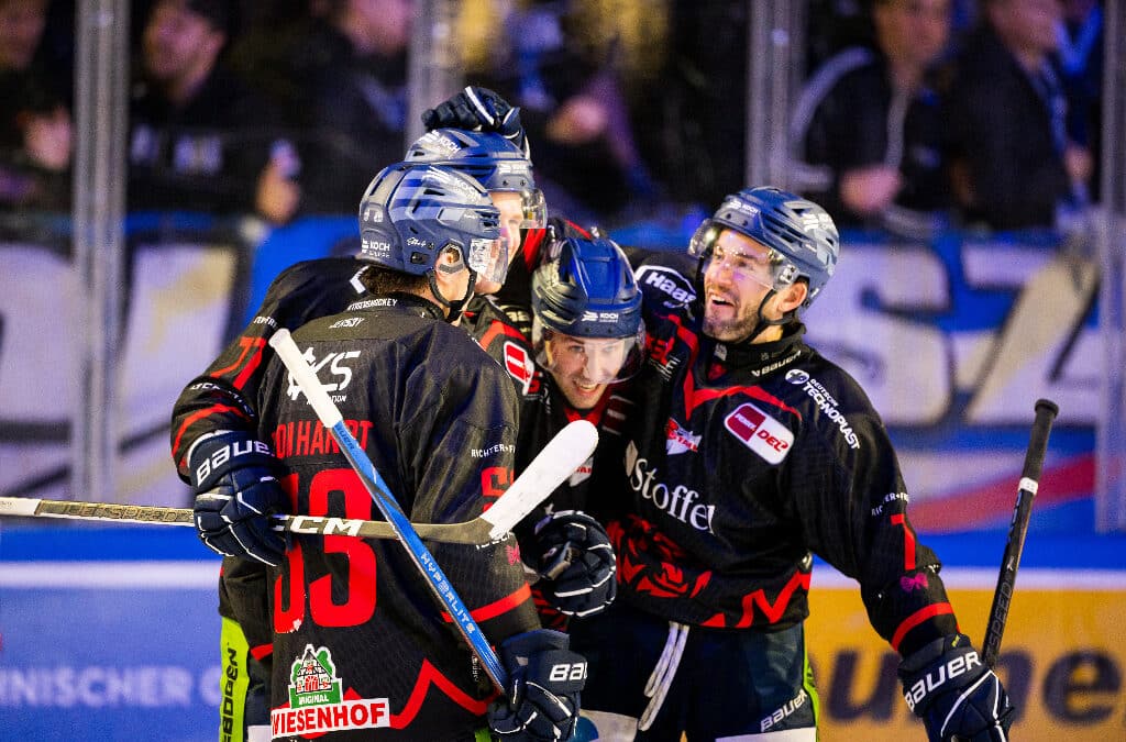 Straubing Tigers kämpfen sich zum Sieg gegen die DEG