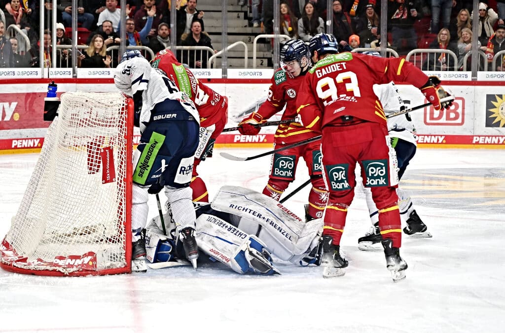 Straubing Tigers punkten auch bei der Düsseldorfer EG