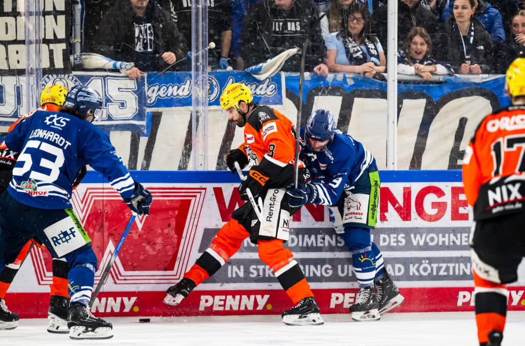 Straubing Tigers führen in der Serie – Frankfurt unter Zugzwang